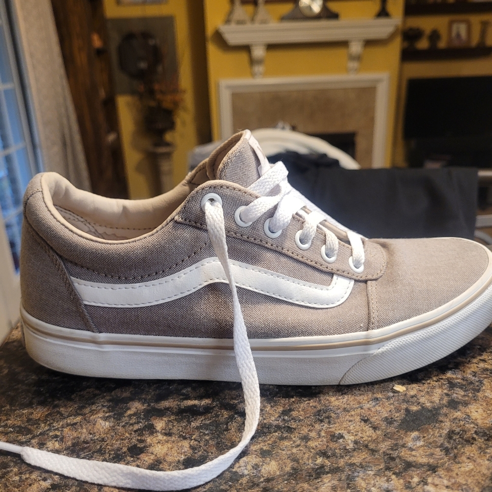 LIKE NEW Womens VANS SHOES ...Taupe color...Size 9 1/2. $18